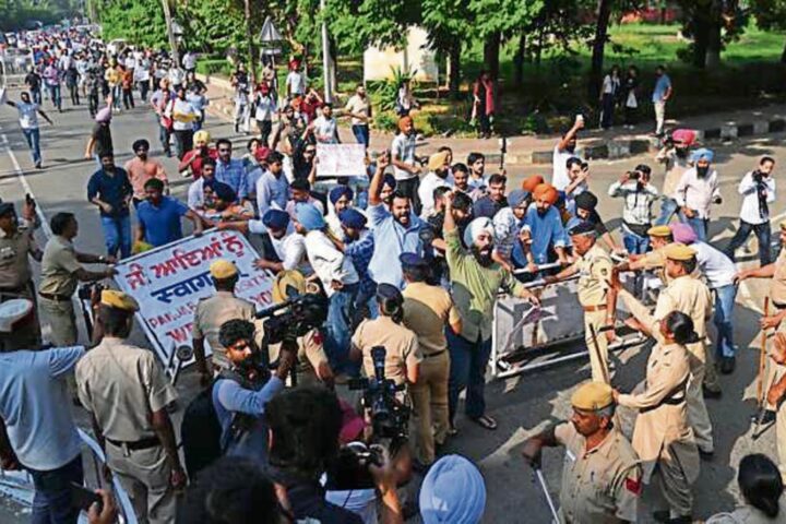 students protesting at panjab university campus over the no protest affidavit in chandigarh.