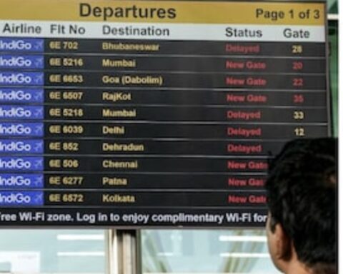 Airport scene showing indiGo flight delays impacting travellers. (Photo: NDTV)